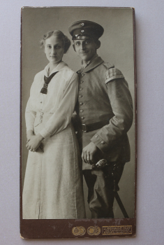 Kabinett Foto Erfurt 1912-1918 Soldat Schulterklappe Nr 11 Säbel Uniform Frau Kleid Mode Ortsansicht Architektur Thüringen